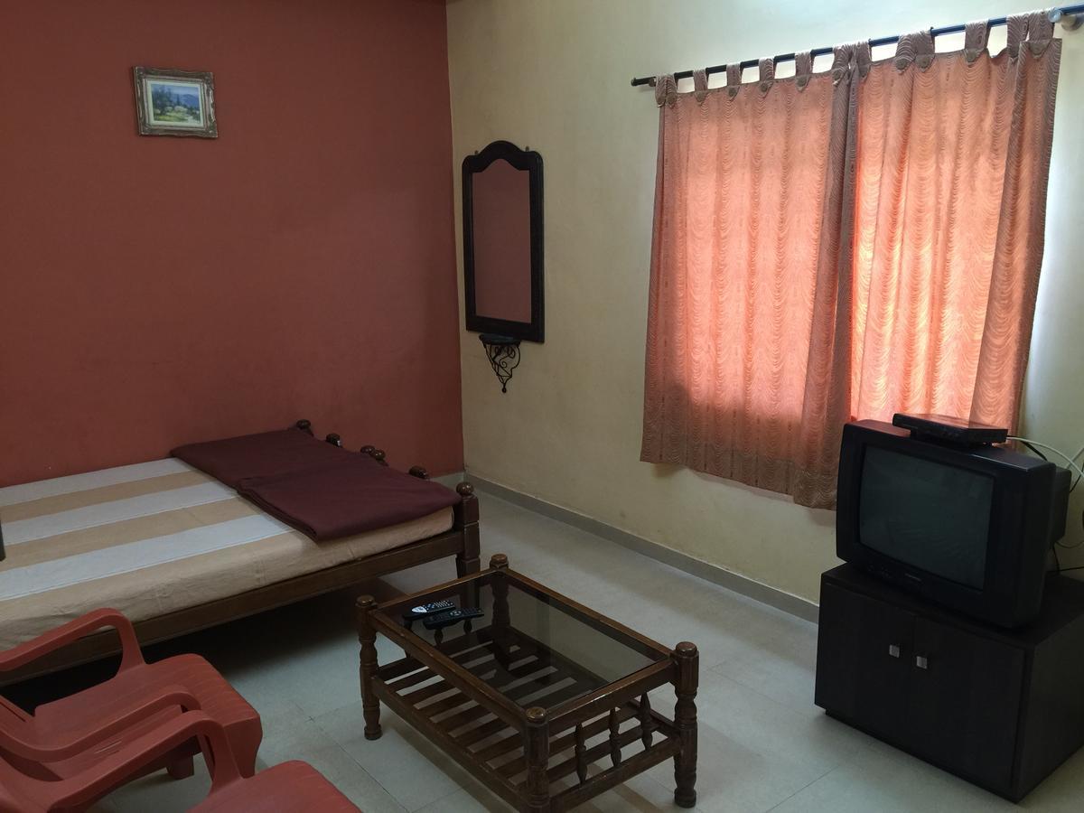 Mtdc Approved Mohiniraj Guest House Nashik Buitenkant foto
